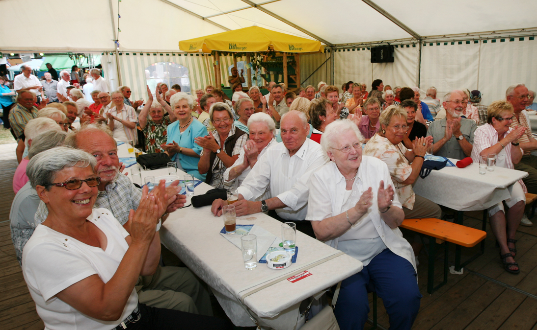 Das Festzelt war bis auf den letzten Platz gefüllt.