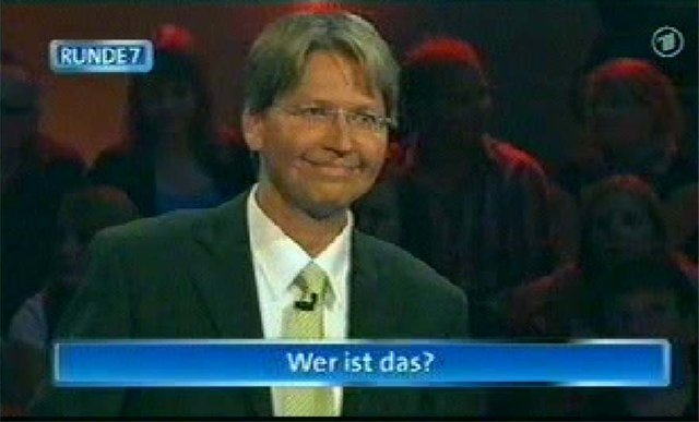 So manch einer weiß nicht, wer dieser Mann wirklich ist. Doch hier musste Strunk "nur" ein verzerrtes Bild eines Prominenten erraten.