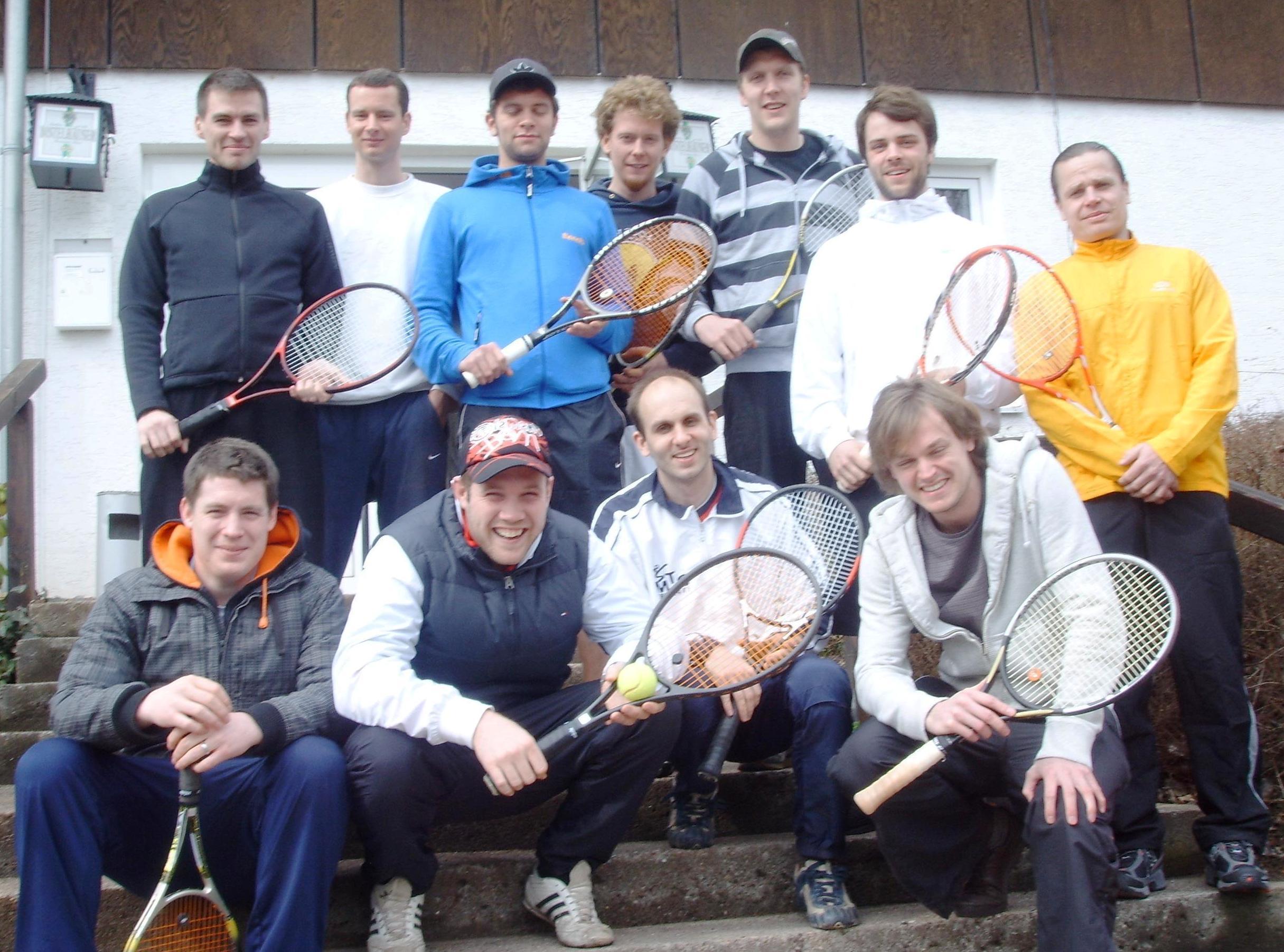 Die Herren des TC am Volkswald freuen sich auf die Hallenrunde.