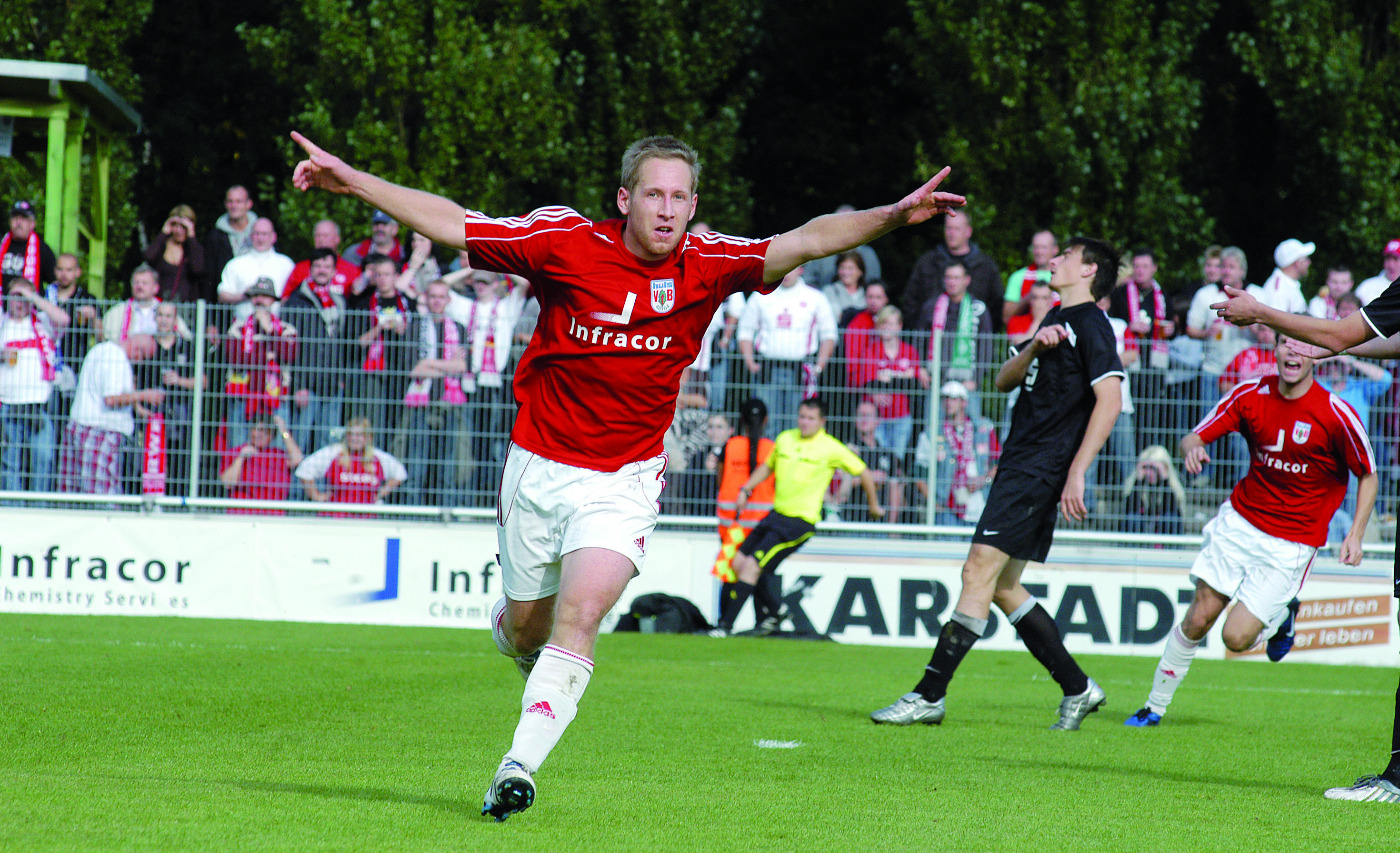 Schoss die Hülser in Führung: Matthias Kantz. Fotos: Stadtspiegel