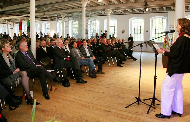 Ulrike Brux vom federführenden Kreisheimatbund bei der Eröffnung der Ausstellung, in der die Lesung stattfindet. | Foto: Sebastian Jarych