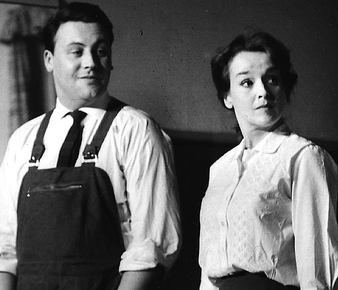 Günther Lamprecht und seine zweite Frau Gisela Zülch in der Komödie "Das Fenster zum Flur" von Curth Flatow, Städt. Bühnen Oberhausn 1960. Foto: Rudolf Holtappel