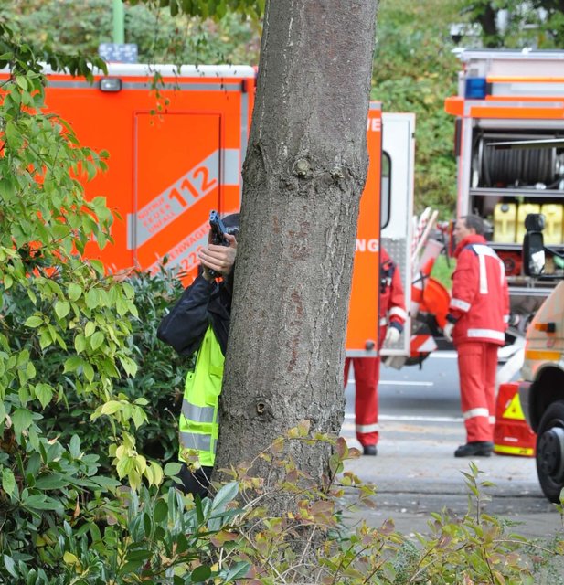 Kurzfristig wird der letzte Teil des dritten Übungsabschnitts vor das Gebäude verlegt.