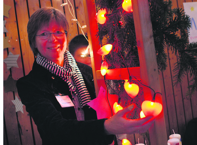 Schulleiterin Bea Küpperfahrenberg freut sich auf zahlreiche Weihnachtsmarkt-Besucher.
