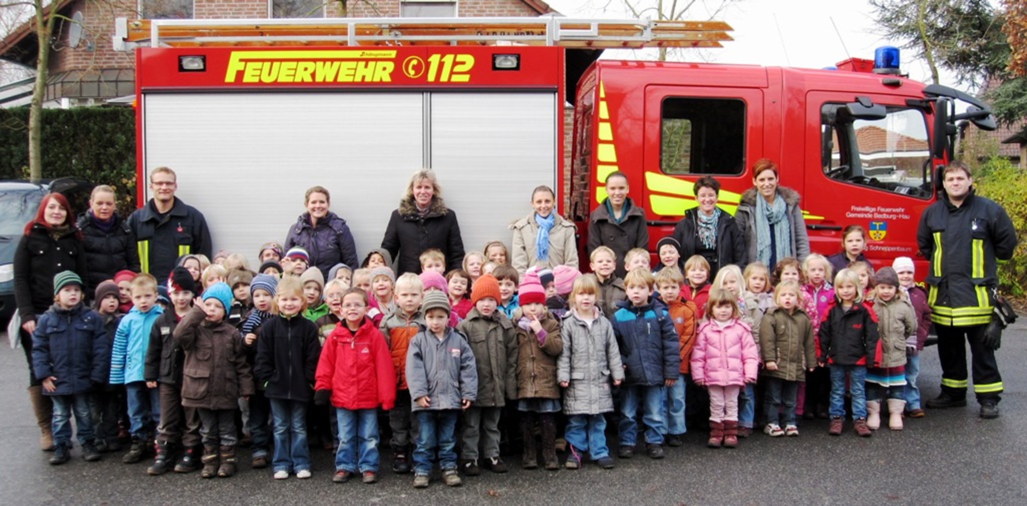 Hau: Feuerwehr besucht Johannes-Kindergarten an der Horionstraße