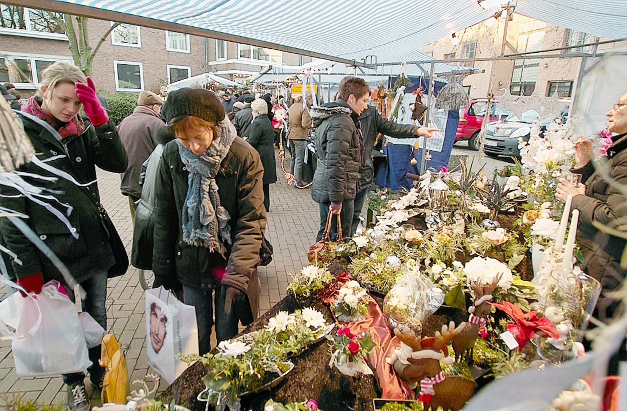 Emmericher Weihnachtsmarkt mit Vereinen und Verlosung Emmerich am Rhein