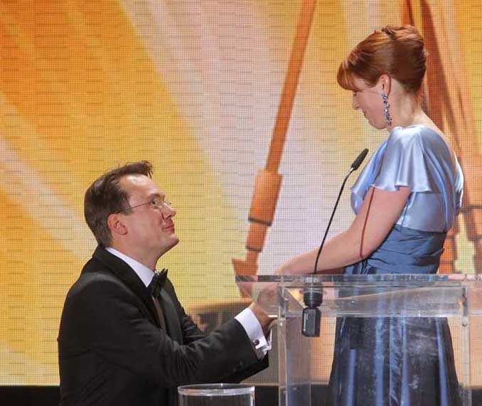Monica Lierhaus macht ihrem Freund Rolf Hellgardt einen Heiratsantrag. Foto: Hörzu