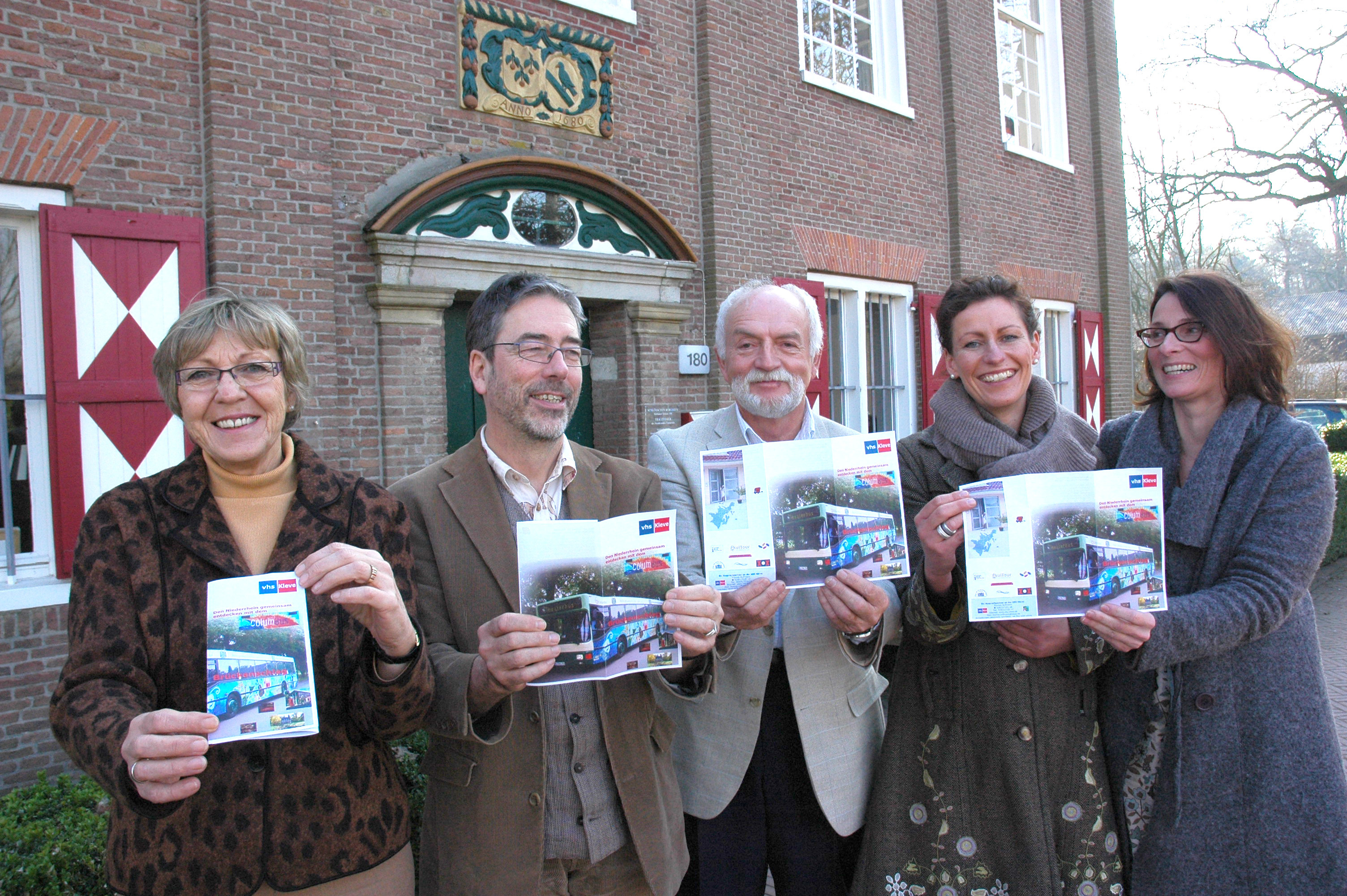 Gudrun Otto, Thomas Ruffmann (beide VHS Kleve), Ludger Heyming (Kulturbetriebe Emmerich) sowie Judith Hoymann und Sandra Heinzel (TiK) freuen sich auf die Touren.