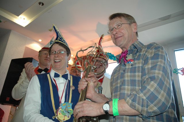 Bildergalerie Karneval in Sundern: Narren stürmen das Rathaus - Sundern ...