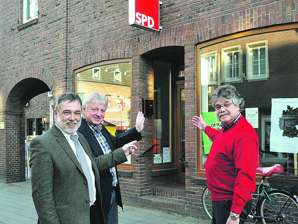 Gerd Engler, Klaus-Dieter Nikutowski und Detlef Werner laden ins neue SPD-Büro.