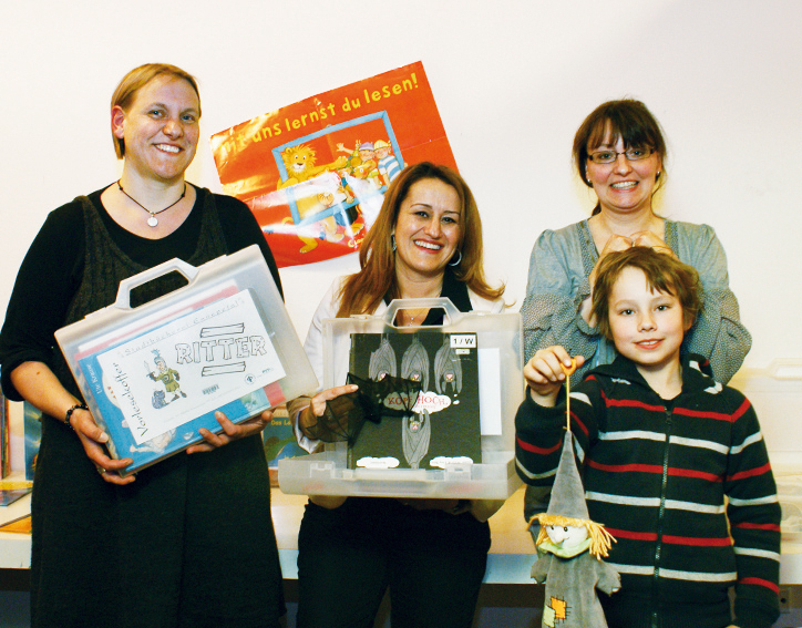Verena Lückel, Sevinc Yildirim und Petra Backhoff (v. li.) haben das Lesementoren-Projekt gemeinsam ins Leben gerufen. Auch Lesekoffer konnten dank AVU-Förderung angeschafft werden.
