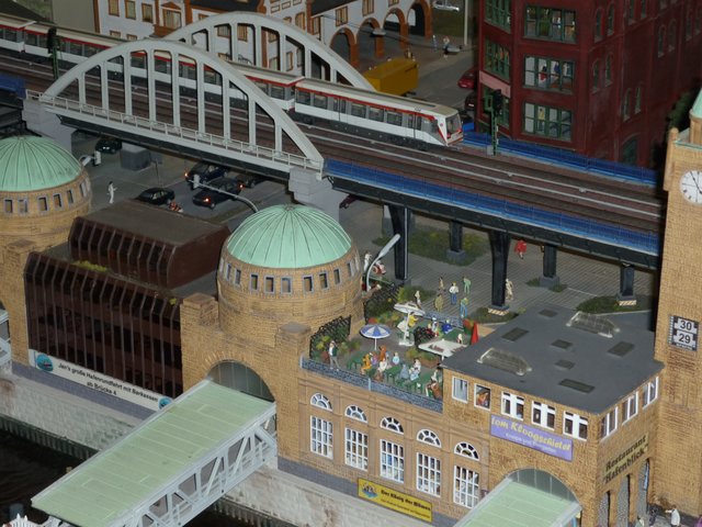 Miniaturwelten   U-Bahn - Hochbahnhof "Landungsbrücken"