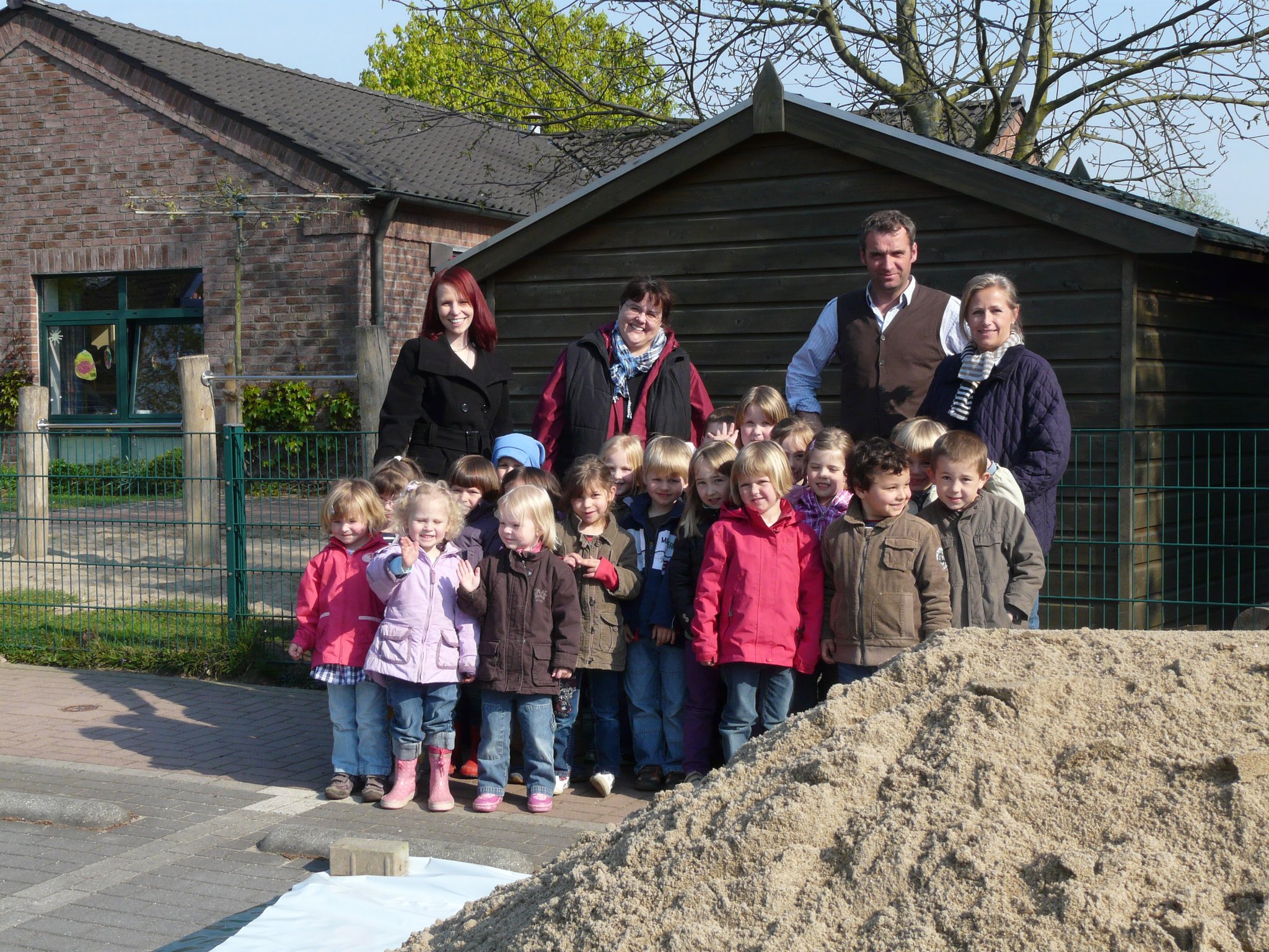 Neuer Sandkasten für die Kleinsten im Kindergarten "An der Windmühle