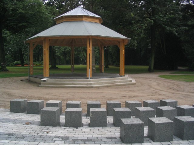 Der Musikpavillon im Repelener Jungbornpark. Hier finden regelmäßig Konzerte statt, die ein großes Publikum anlocken.