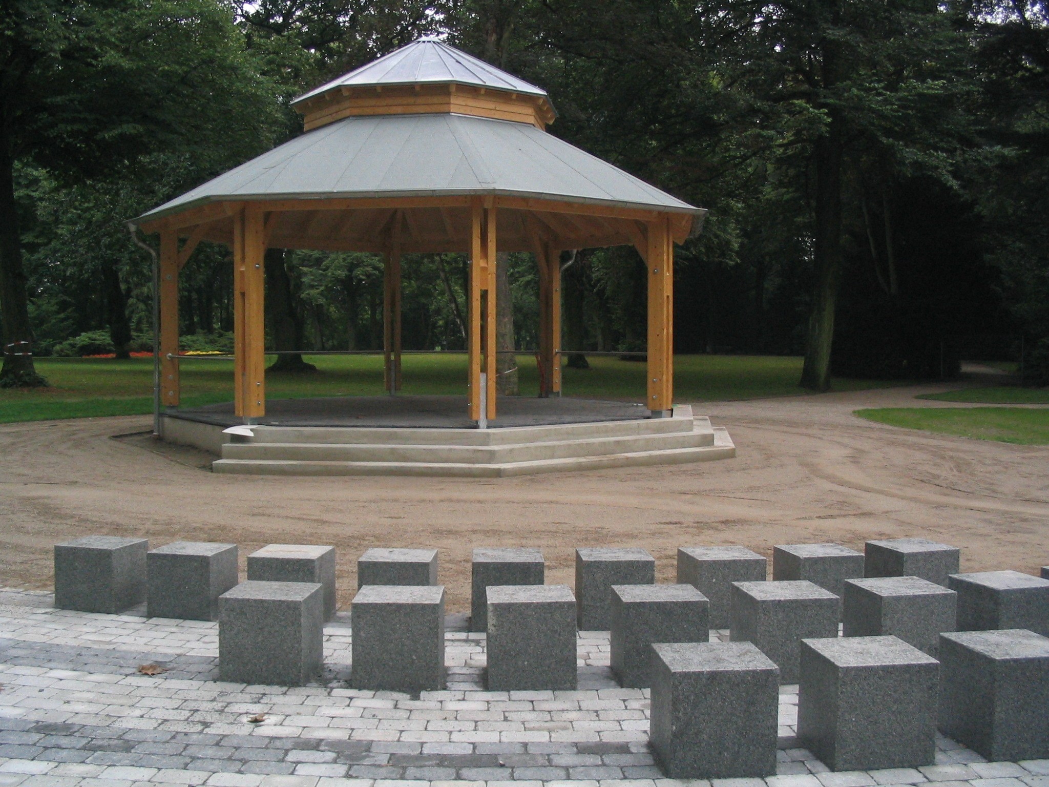 Der Musikpavillon im Repelener Jungbornpark. Hier finden regelmäßig Konzerte statt, die ein großes Publikum anlocken.