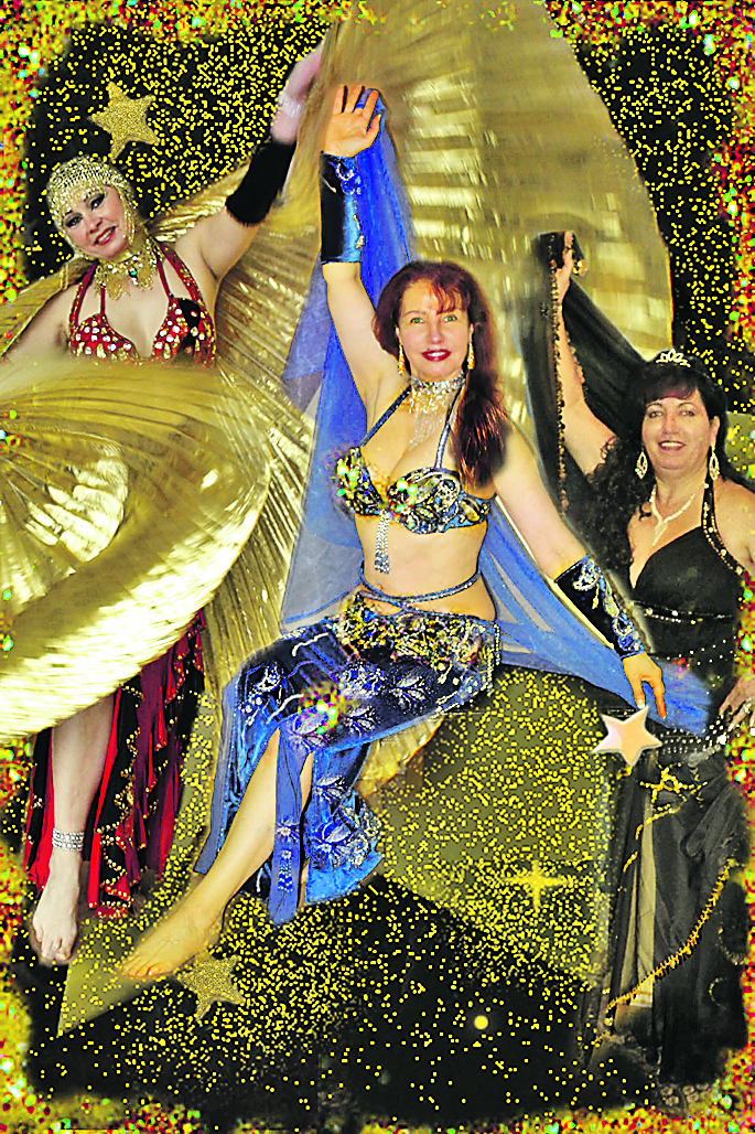 Wie in einem Märchen aus rausendundeiner Nacht (v.l.) Marina Kühne als „Shirin“, Ilona Weinberger als „Dina“ und Monika Richter als „Mona“ Foto: privat