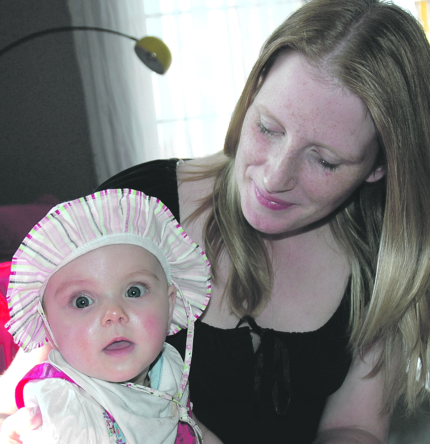 Den ersten Muttertag ihres Lebens feiern Zoe (li.) und Nadine.