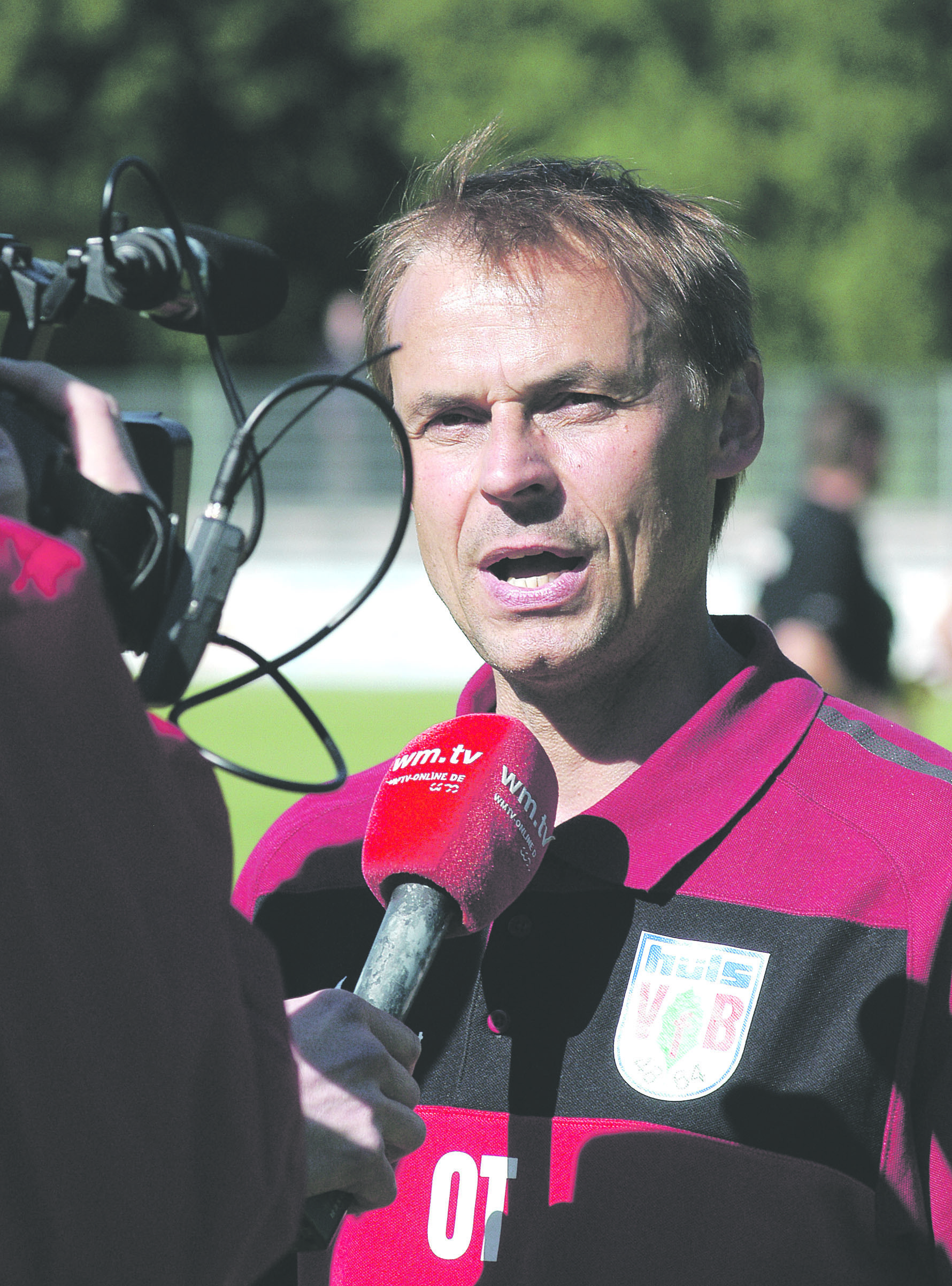 Muss Rede und Antwort stehen: VfB-Trainer Olaf Thon nach sechs Pleiten in Folge und dem drohenden Abstieg.