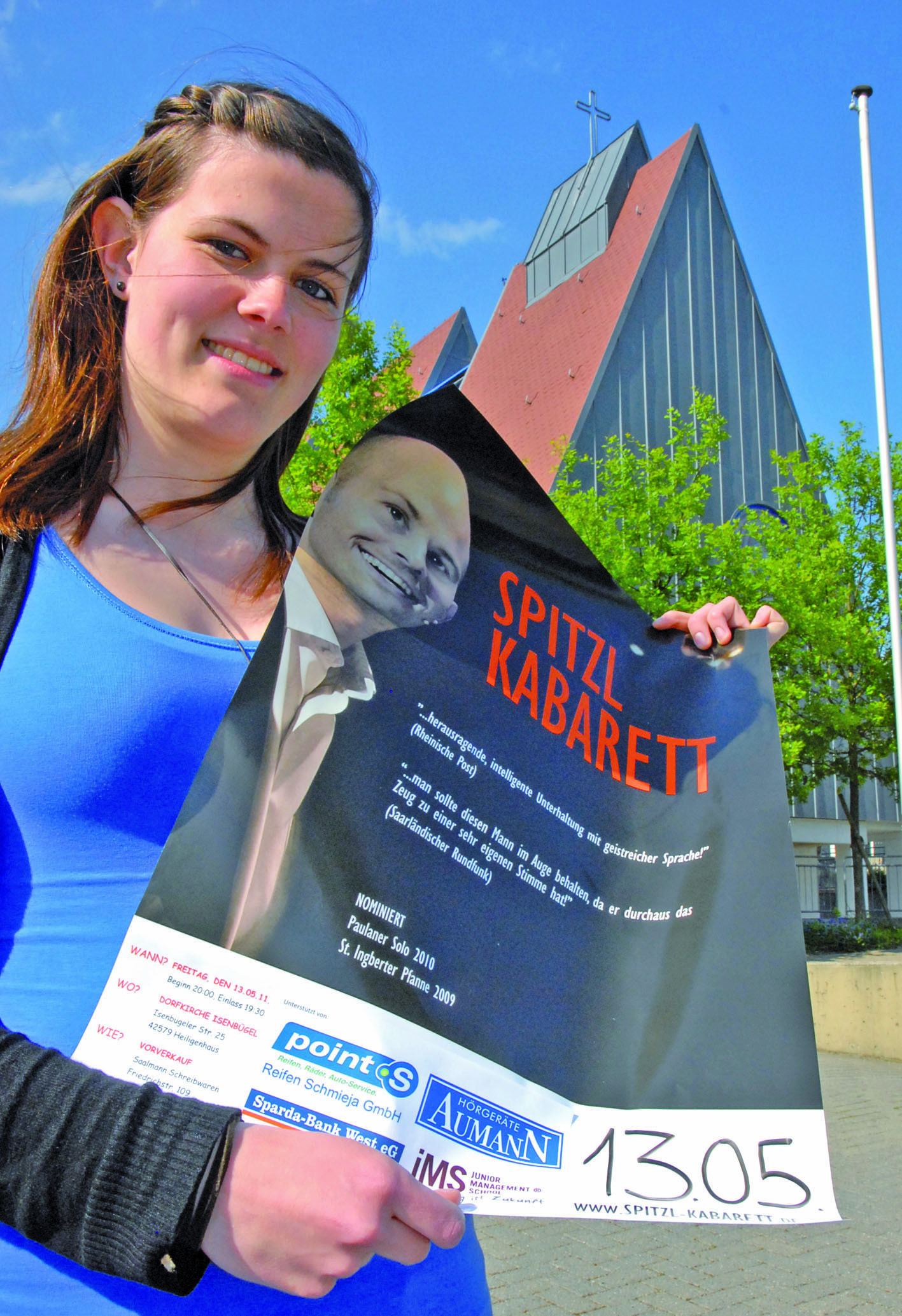 Miriam Tienken organisiert eine Aufführung des Kabarettisten Kai Spitzl in der Dorfkirche in Isenbügel.