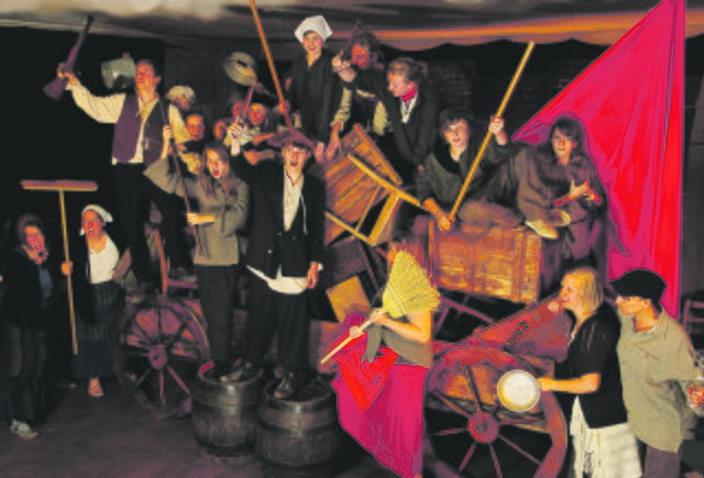 Das Musical "Les Miserables" ist die bisher gewaltigste Produktion der Theater-AG der Boje. Große Ehre: Die Gruppe führt das Stück zwei Mal beim Kirchentag in Dresden im Großen Schauspielhaus auf. Foto: privat | Foto: Foto: privat