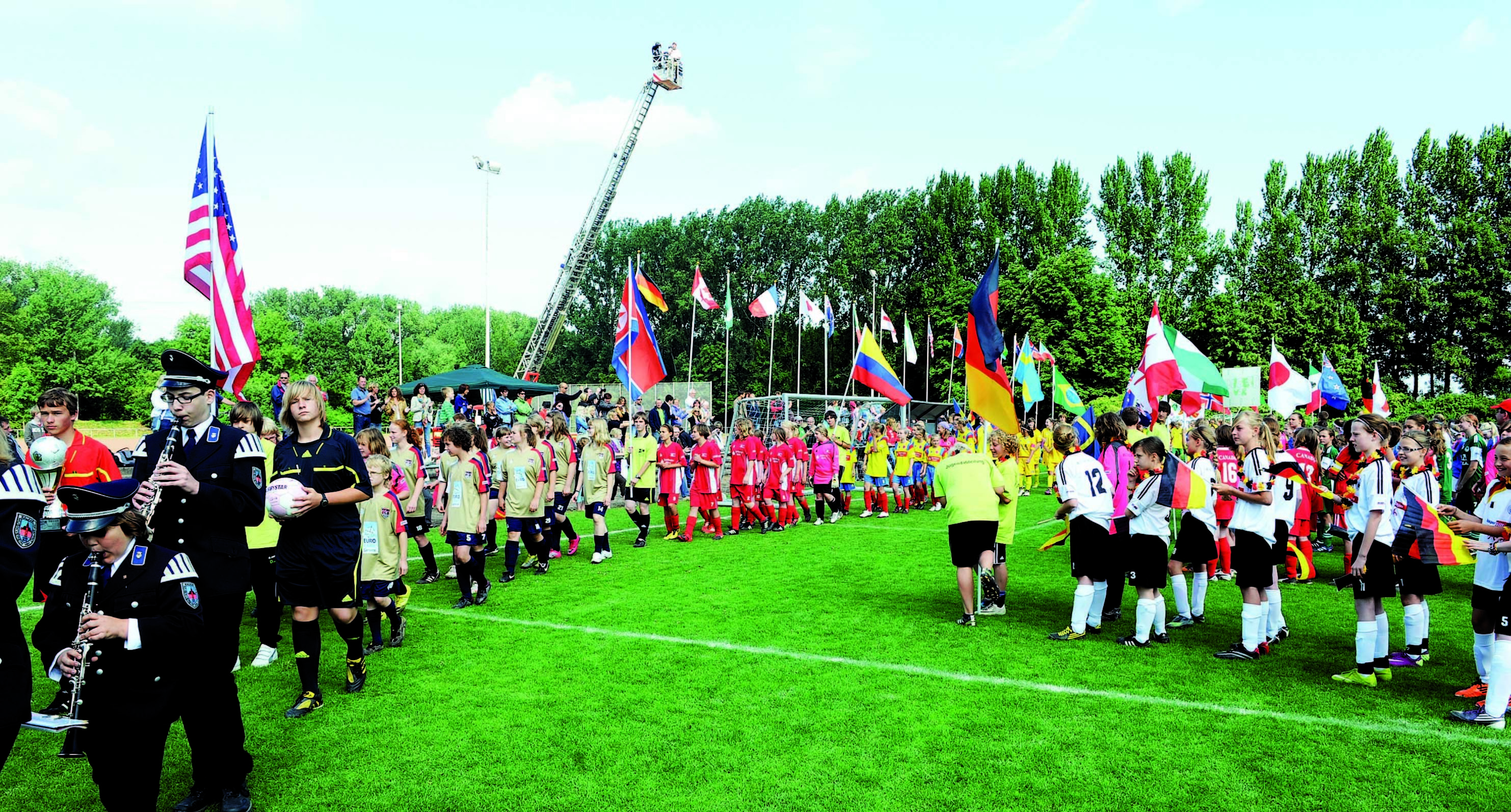 Rund 200 Mädchen kämpfen während des Pfingstwochenendes um den Kalkarer "WM-Titel". Foto: Heinz Holzbach
