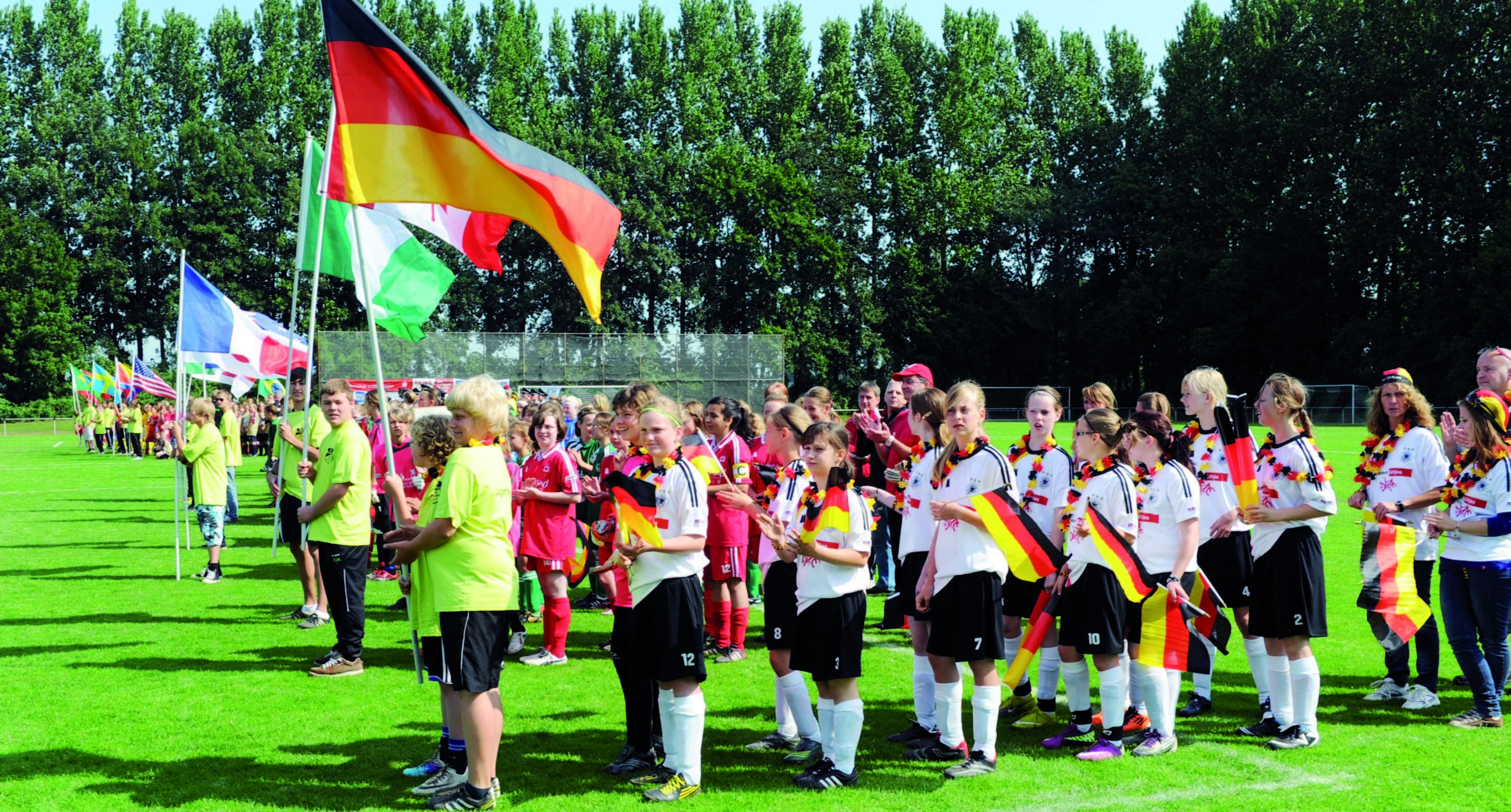 Einmarsch der deutschen "Nationalmannschaft". Foto: Heinz Holzbach