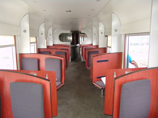 Blick in den Speisewagen, der demnächst als Museumsbistro dient. Foto: LWL
