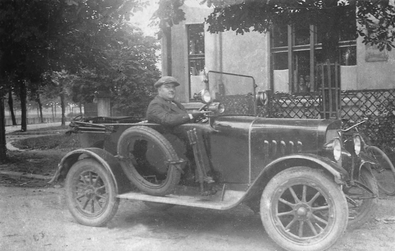 Auch alte Automobile sind wieder zu sehen: Hier ein Bild aus dem alten Dorsten an der Kirchhellener Straße.