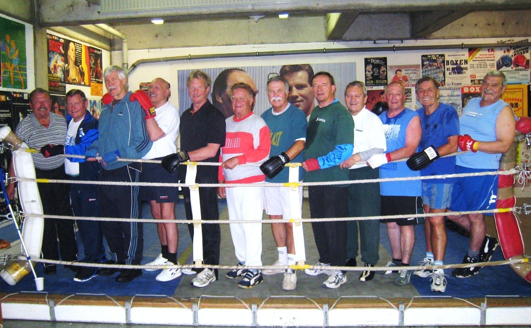 Von links: Rolf Fischer, Dieter Schumann, Hermann Woelm, Horst-Gerhard Pfeiffer, Manfred Eigenbrod, Lothar Kaukel, Paul Potisek, Klaus Hellmich, Ehrenfried Hübner, Dieter Riese, Dieter Flocke u. Peter Piira.
