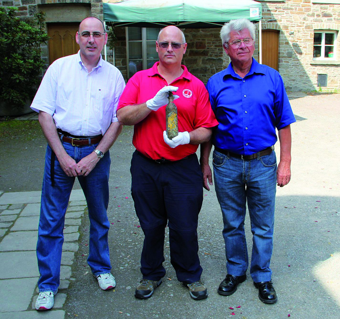 Besuch aus England im Museum für Ur- und Frühgeschichte Wasserschloss Werdringen (v.l. Martin Davies, Keith Sampson, Horst Klötzer).