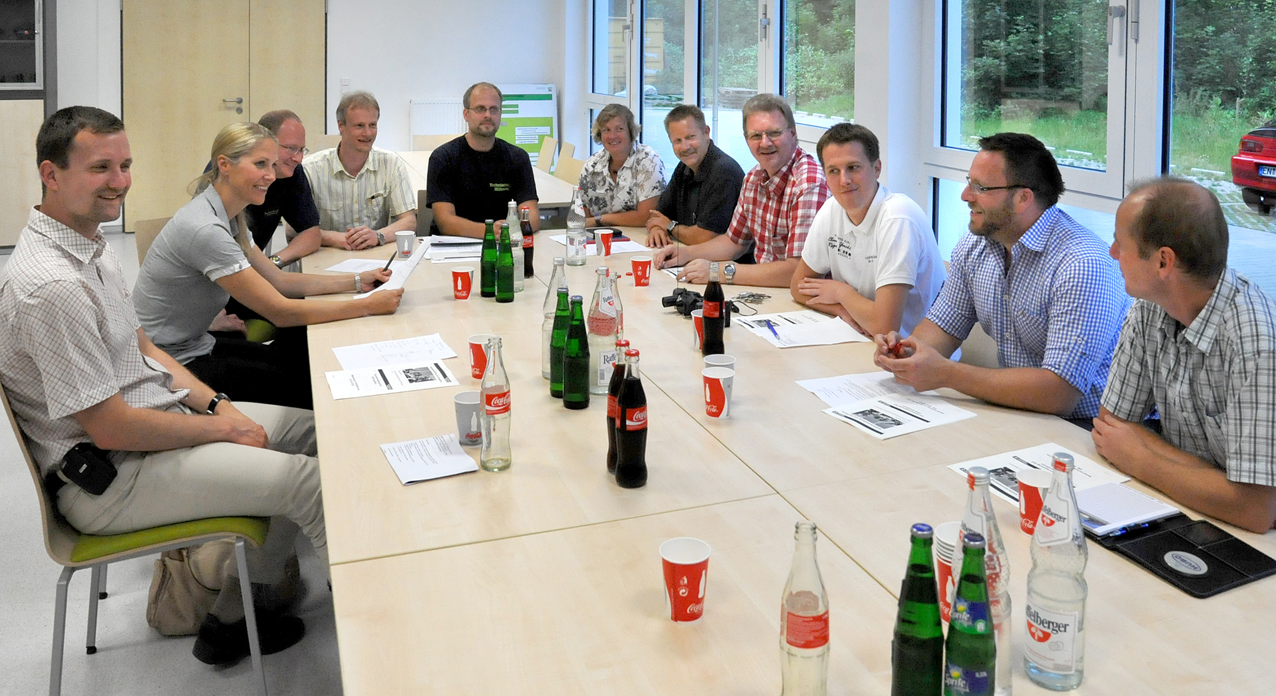 Vertreter der Hilfsorganisationen und der Verwaltung diskutierten in den Räumen der Feuerwehr.