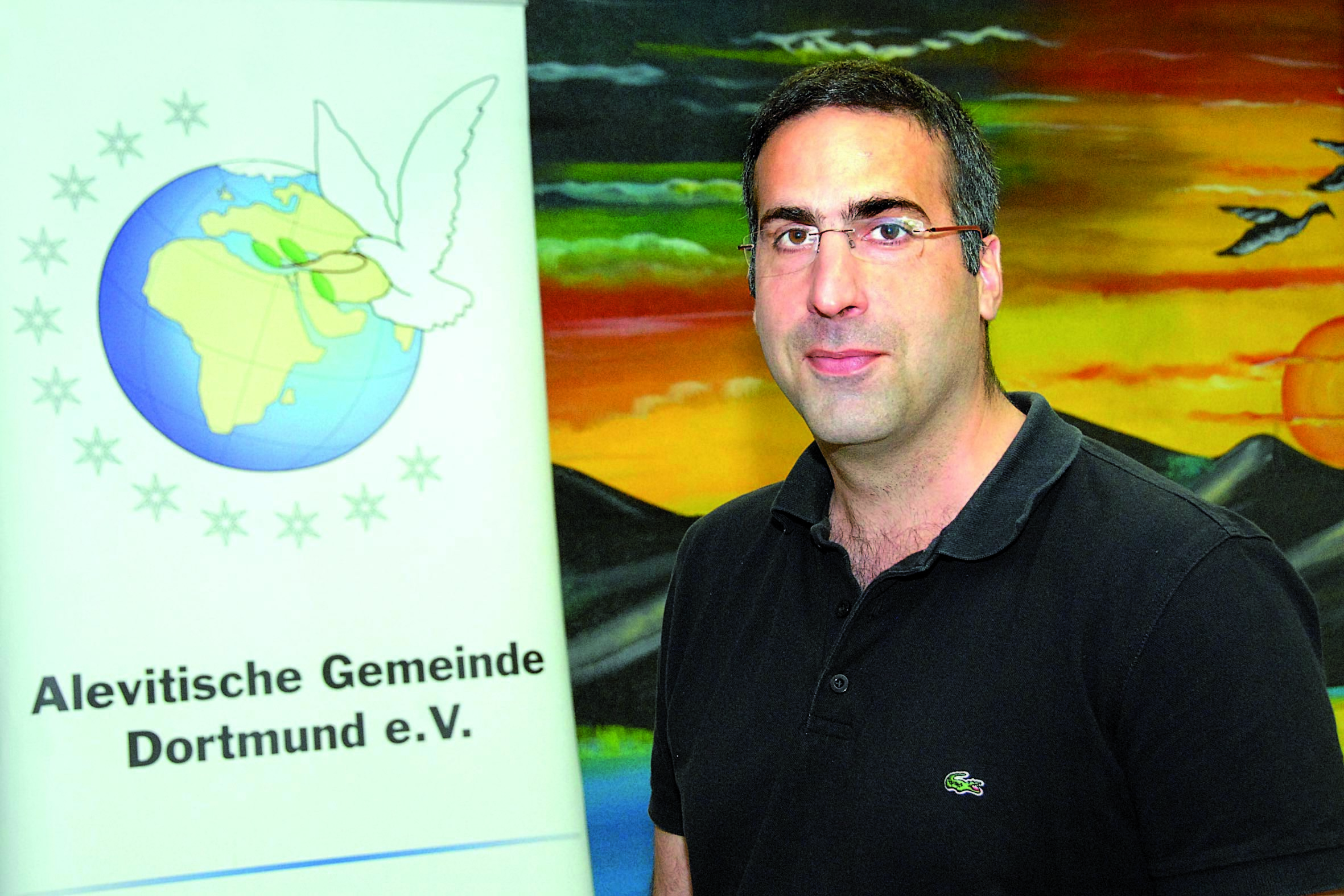 Aziz Aslandemir ist nicht nur in der alevitischen Gemeinde in Eving aktiv: Als Lehrer gibt er unter anderem den alevitischen Religionsunterricht, zum Beispiel an der Libellen-Grundschule.