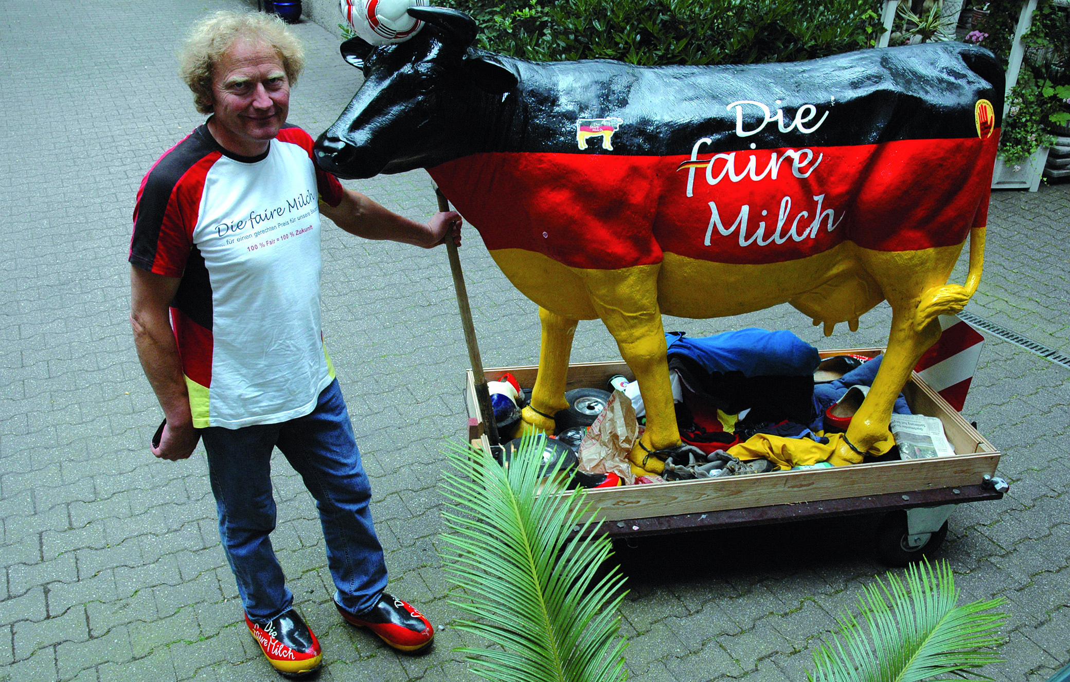 Besuchte unsere Redaktion in Essen-Steele: Bauer und WM-Fan Otto Schöneweis. Foto: Lew