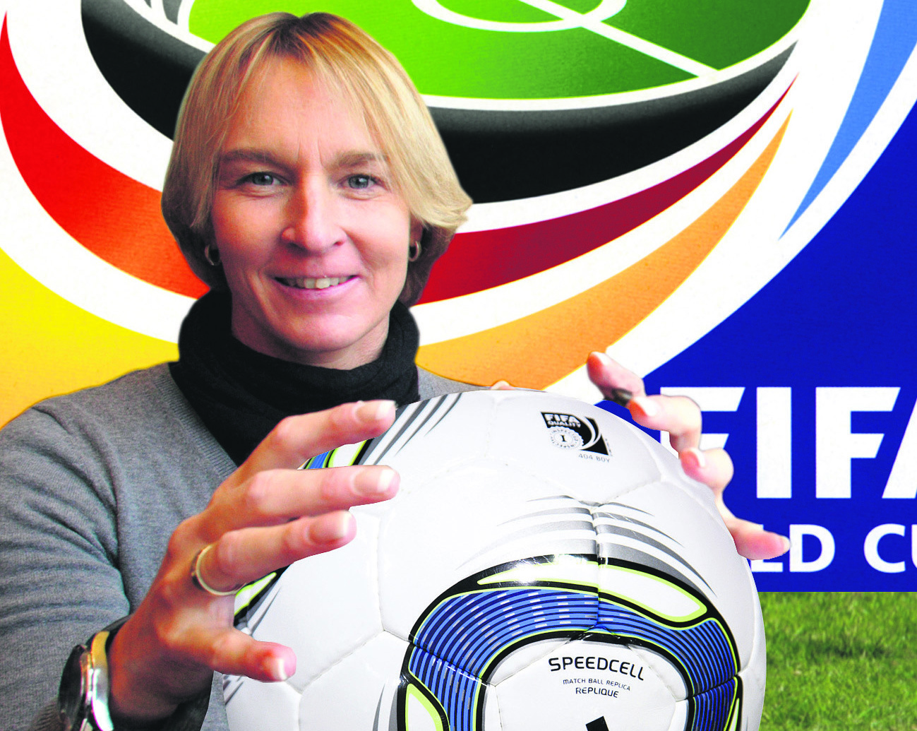 Rekordnationalspielerin Martina Voss-Tecklenburg. Logo: FIFA; Fotos und Montage: Hannes Kirchner