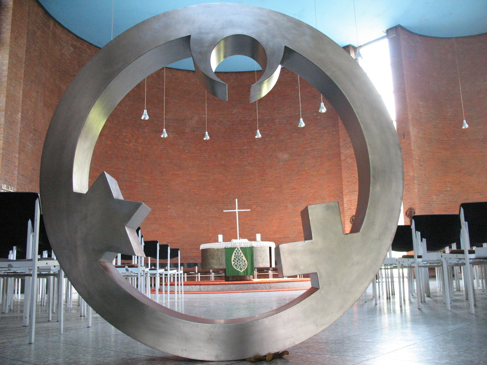 Das Rad " Engel der Kulturen " in der Petrus Kirche
