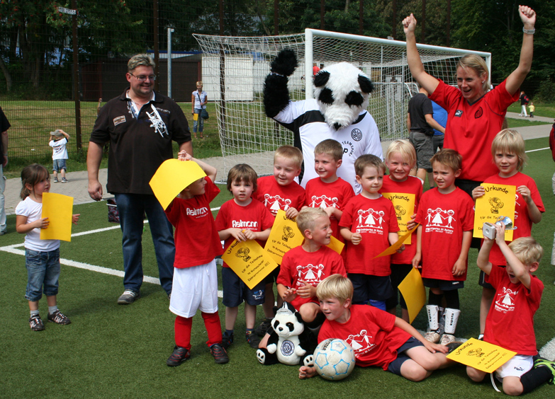 Das Team vom Kindergarten St. Barbara freut sich über den ersten Platz.