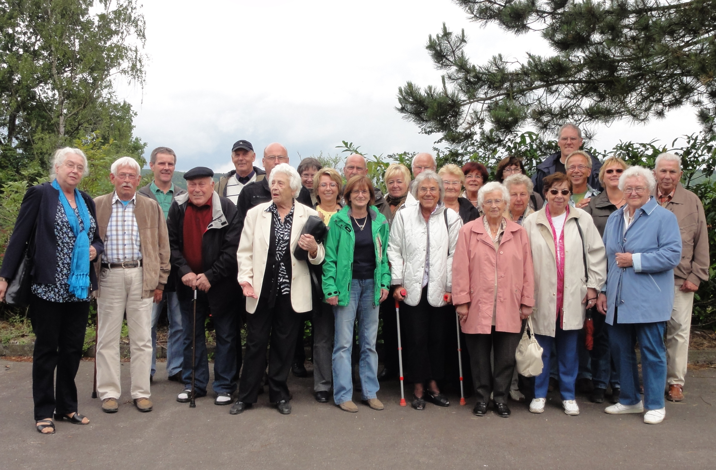 Ein Erinnerungsfoto bei der Fahrt ins Blaue anlässlich der 60-Jahr-Feier der Siedlung Alter Garten/Am Padstück durfte natürlich nicht fehlen: „Bitte alle mal lächeln!“
