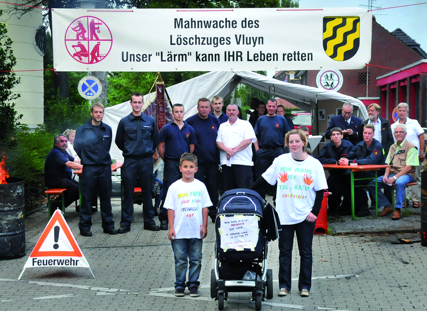 Mit Mahnwachen und Lichterketten protestierten die Feuerwehrleute gegen die Verzögerung des Kombibaus. Foto: Friedhelm Heinze