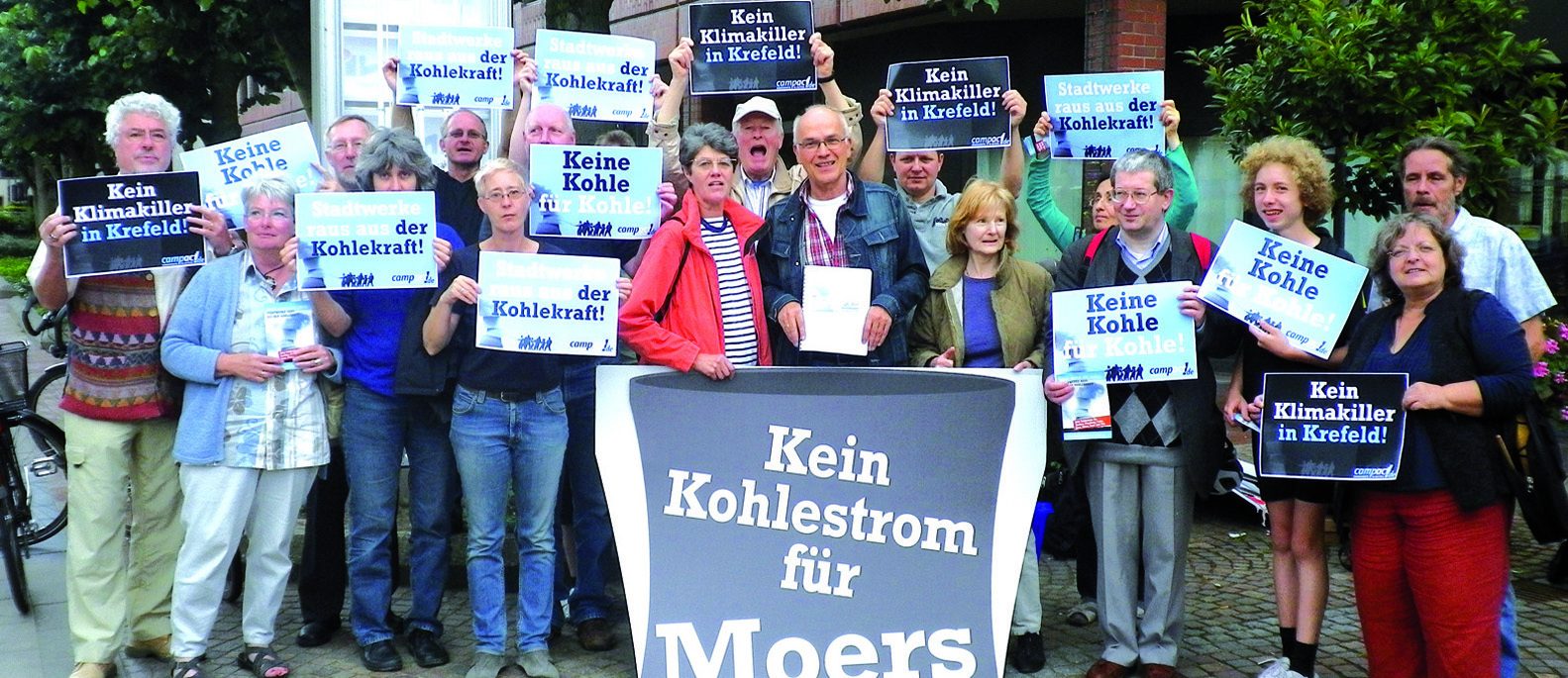7000 Protest-Postkarten übergaben rund 25 Bürger aus Moers und Rheinhausen im Vorfeld der Kraftwerks-Entscheidung an die ENNI. Die ENNI-Geschäftsführung wurde aufgefordert, sich von ihrer Unterstützung der Kohlekraftwerksplanung im Chempark Krefeld-Uerdingen zu verabschieden und stattdessen für ein klimafreundliches und hocheffizientes Gas- und Dampfkraft zu votieren. Norbert Bömer, Sprecher der Bürgerinitiative Saubere Luft, begründete die Aktion unter anderem damit, dass sowohl für Rheinhausen als auch fü