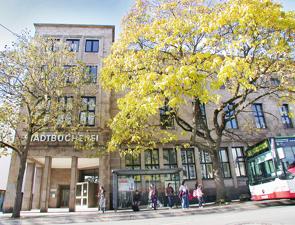 Was die Zukunft der Stadtbücherei angeht scheiden sich immer noch die Geister. Machen Sie mit bei unserer Online-Umfrage und stimmen Sie ab!