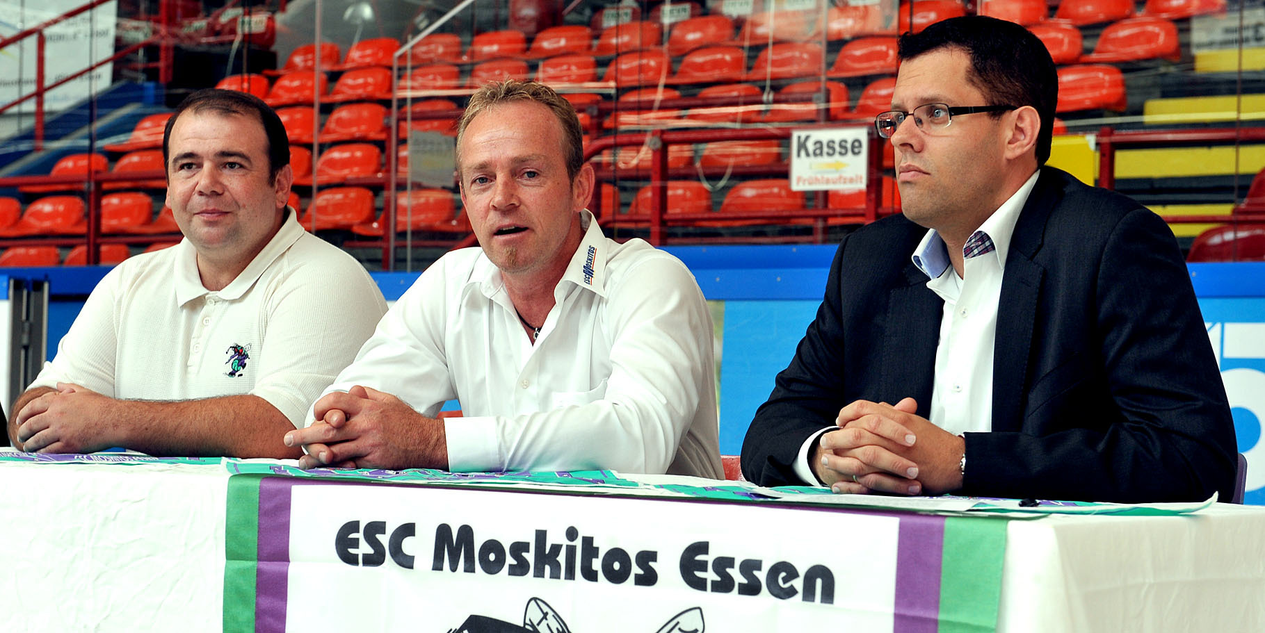 Die Moskitos luden zur Pressekonferenz. Mit dabei: Torsten Schuhmacher (Jugendvorstand), Michael Rumrich (Manager) und André Dobiey (Insolvenzverwaltung).