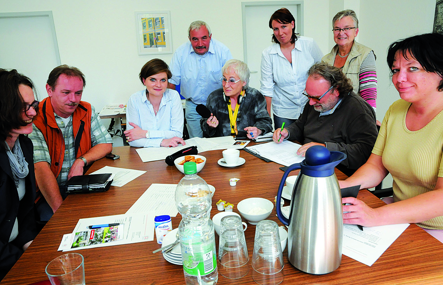 Die Jury um Stadtteilmanagerin Sarah Philipp (Dritte von links) beriet über die Projektvorschläge.