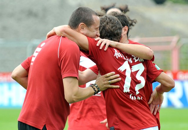 Kollektiver Jubel nach dem 2:0. Allerdings waren die Mainzern zu diesem Zeitpunkt noch nicht besiegt...