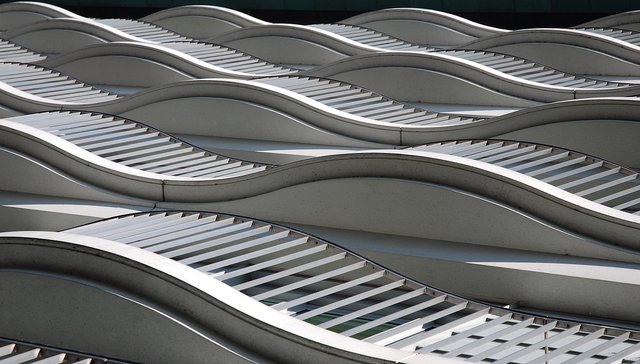 Waves (Hotelfassade, Hamburg)