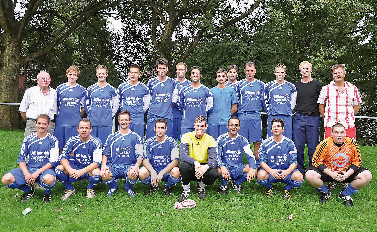 Mit Verstärkung geht auch das Team des SV Wacker Obercastrop in die neue Bezirkliga-Saison. Neu dabei sind: Marcel Lindner, Cihangir Sahinli, Dominik Fritsch, Bastian Fritsch, Julian Fritsch, Christhof Luka, Rafael Schmieja, Myron Drektakis, Jasmin Rasinlic, Antonios Kotziampassis, Enes Gönül, Bekir Mintemur, Benjamin Schmelt und Ahmet Cakir.
Foto: Thiele