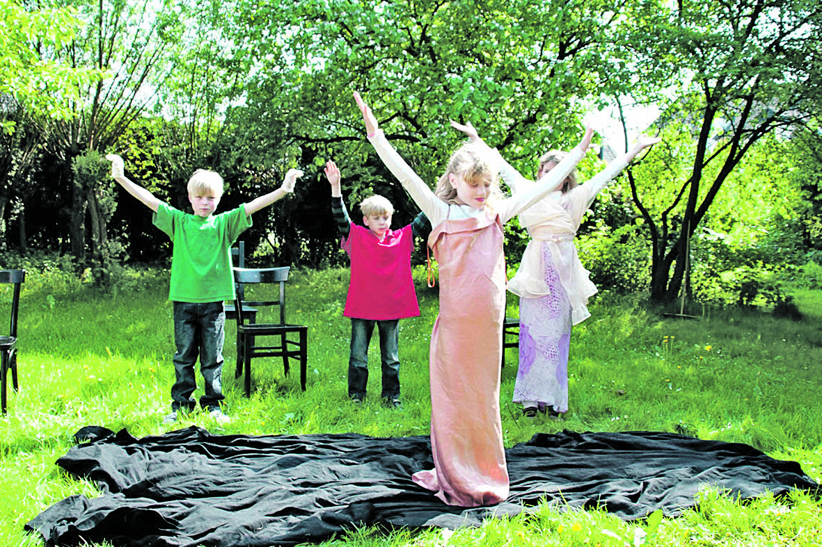 Beim Theaterworkshop für die Kleinen machen schon die Probene jede Menge Spaß.