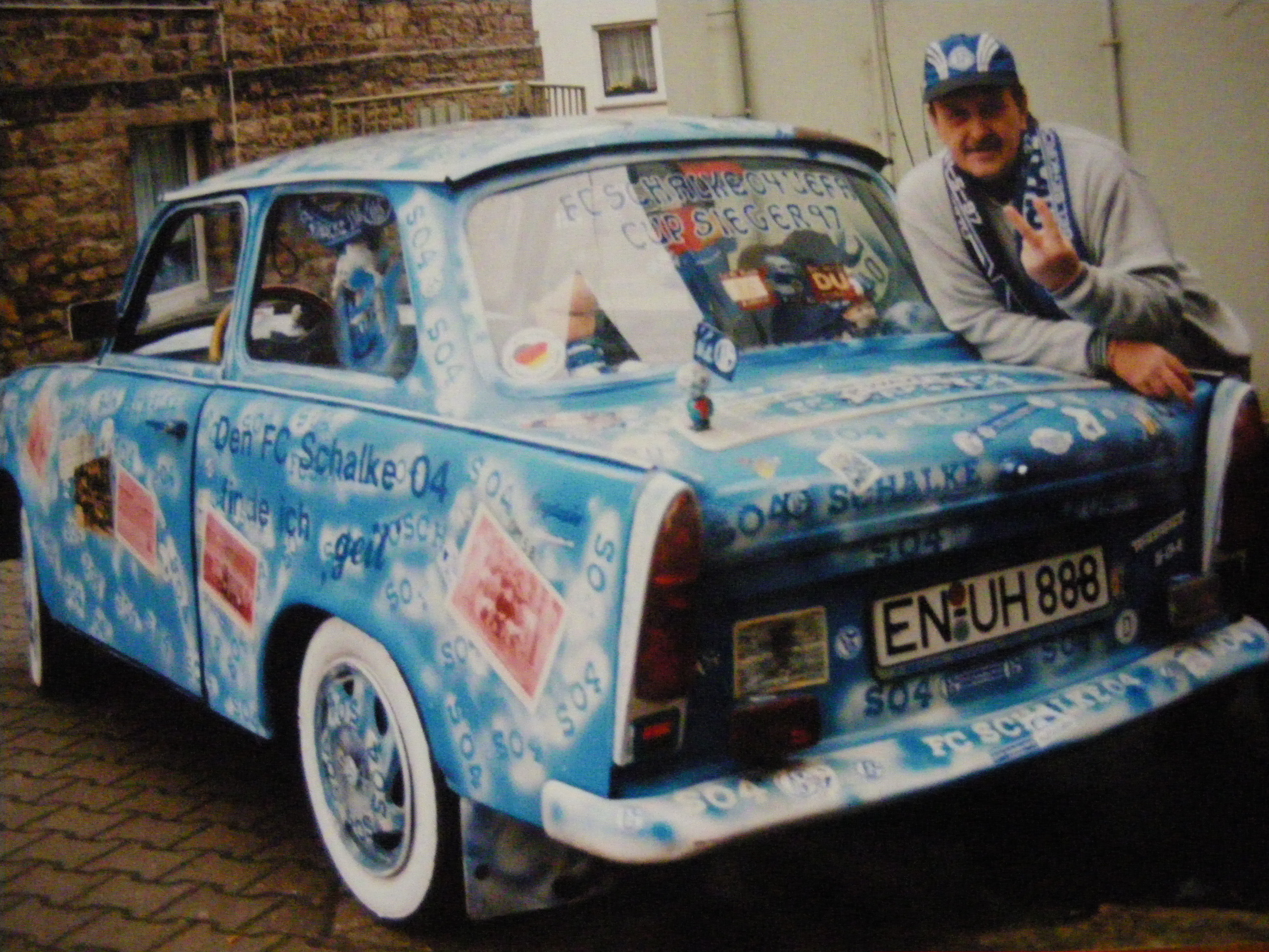 Wo "Ulis" Unikat aus Witten auch auftauchte, der blau-weiße "Trabbi" war immer und überall ein absoluter Hinkucker. amö-Foto
