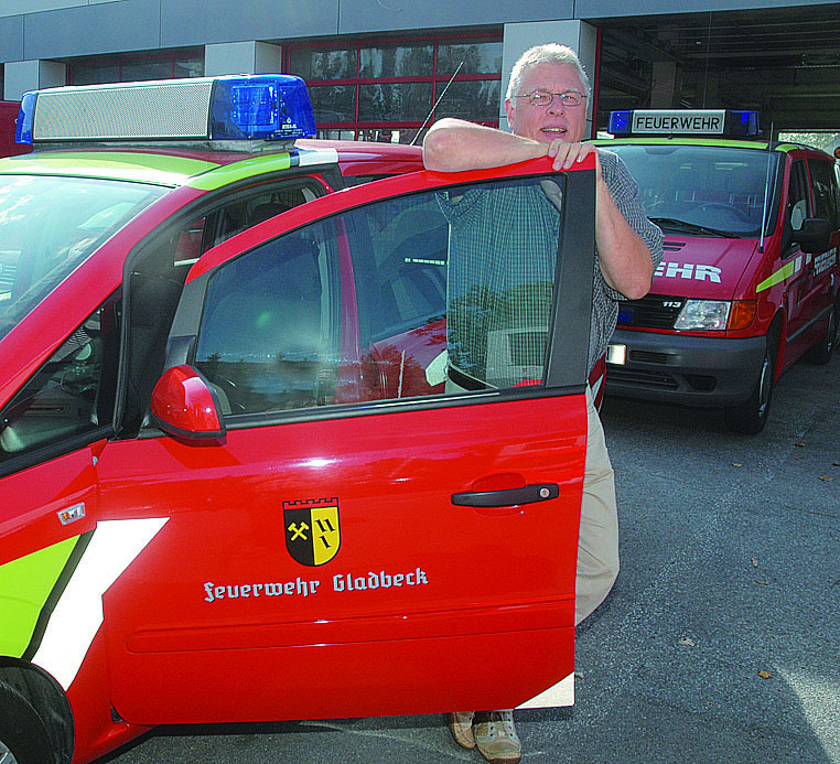 Peter Frank, Leiter des OPEN-Team der Gladbecker Feuerwehr, gehört zu den 23 Autoren, die Beiträge zu dem Buch „Blaulicht im Feuer“ geliefert haben. Foto: Rath
