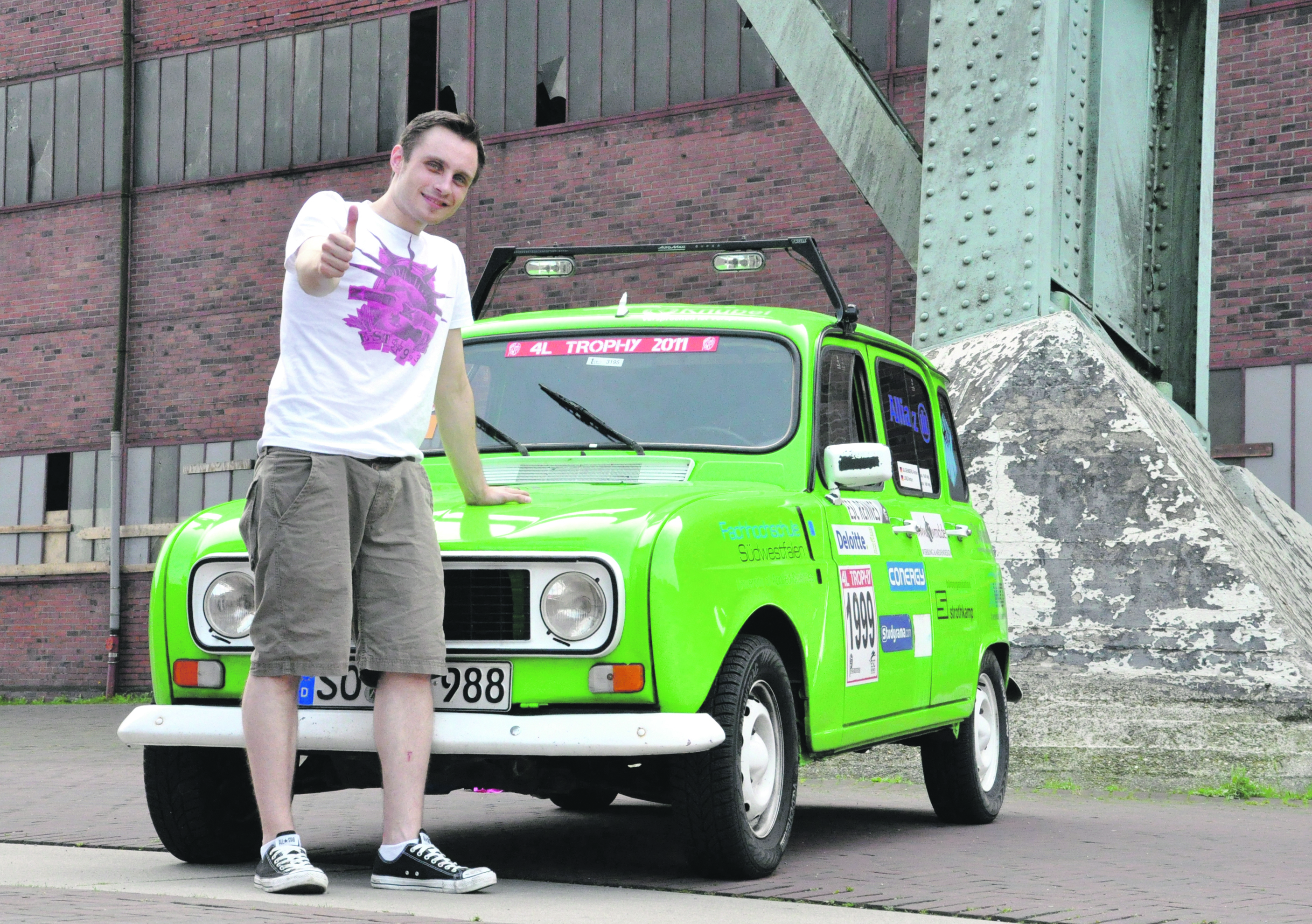 Dominic an der Zeche mit seinem Reisegefährt. Foto: J. Philipp
