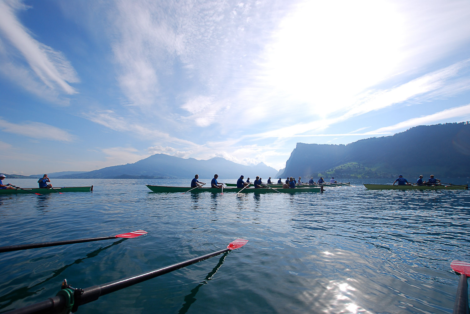 Homberger Ruderer im Morgenlicht auf dem Vierwaldstätter See